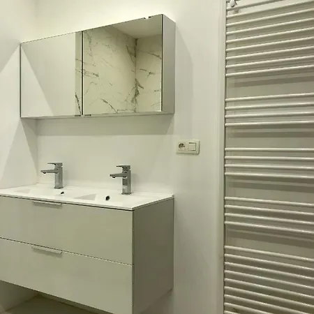 Luxury Two Bedroom With Bath * Ghent