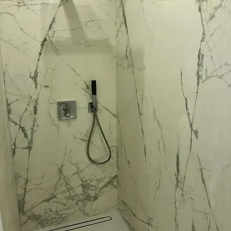 Luxury Two Bedroom With Bath